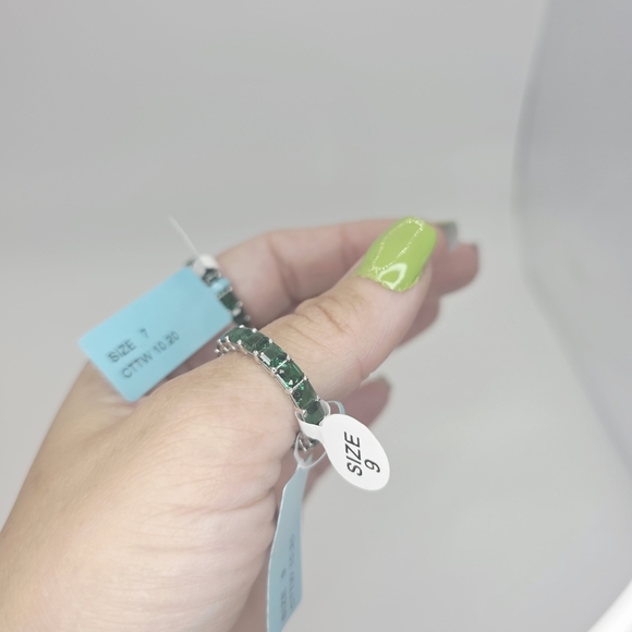 10.20cttw 4mm Emerald Nano Silver Ring - Picture 4 of 5